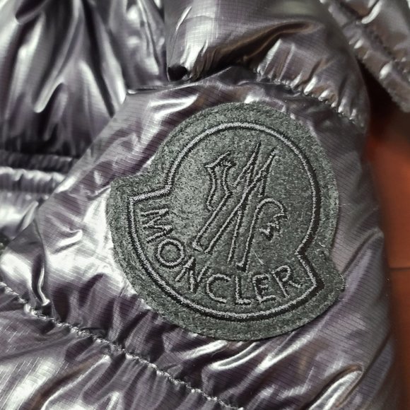 Moncler Logo-Patch Down Padded Jacket - Picture 10 of 10